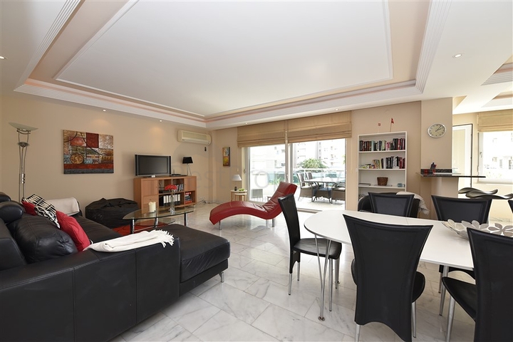 اول خط على البحر - شقة مفروشة ثلاث غرف وصالة في توسمور / الانيا 