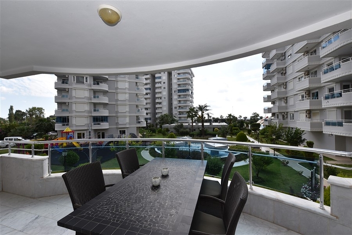 اول خط على البحر - شقة مفروشة ثلاث غرف وصالة في توسمور / الانيا 