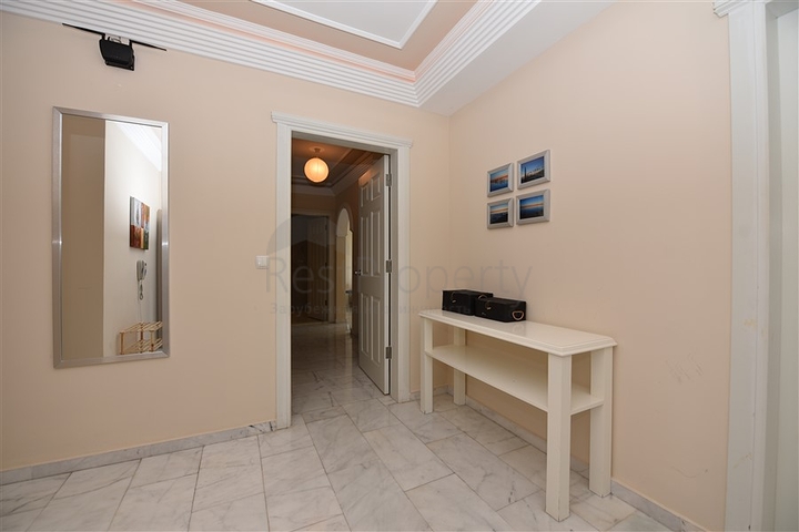 اول خط على البحر - شقة مفروشة ثلاث غرف وصالة في توسمور / الانيا 