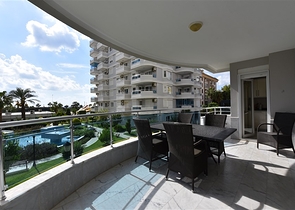 اول خط على البحر - شقة مفروشة ثلاث غرف وصالة في توسمور / الانيا 