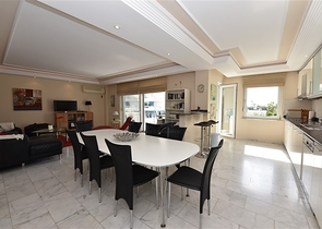 اول خط على البحر - شقة مفروشة ثلاث غرف وصالة في توسمور / الانيا 