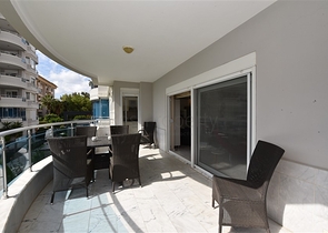 اول خط على البحر - شقة مفروشة ثلاث غرف وصالة في توسمور / الانيا 