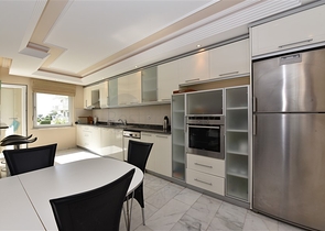 اول خط على البحر - شقة مفروشة ثلاث غرف وصالة في توسمور / الانيا 