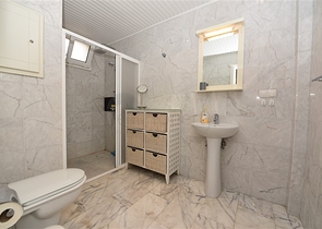 اول خط على البحر - شقة مفروشة ثلاث غرف وصالة في توسمور / الانيا 