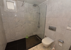 اول خط على البحر - شقة مفروشة ثلاث غرف وصالة في توسمور / الانيا 