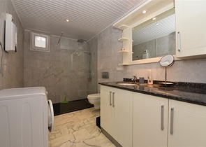 اول خط على البحر - شقة مفروشة ثلاث غرف وصالة في توسمور / الانيا 