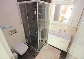 اطلالة بحر - شقة غرفتين وصالة ضمن مجمع سكني خمس نجوم في توسمور / الانيا 