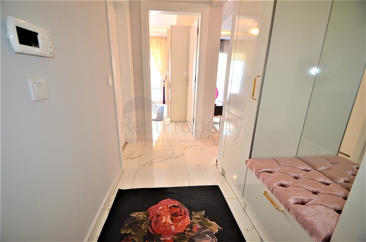 شقة فاخرة من تصميم  غرفة وصالة مؤثثة ضمن مجمع خمس نجوم في مهموتلار / الانيا 