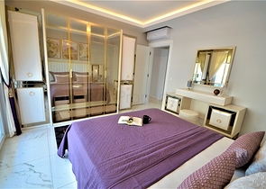 شقة فاخرة من تصميم  غرفة وصالة مؤثثة ضمن مجمع خمس نجوم في مهموتلار / الانيا 