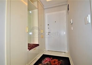 شقة فاخرة من تصميم  غرفة وصالة مؤثثة ضمن مجمع خمس نجوم في مهموتلار / الانيا 