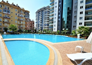 شقة فاخرة من تصميم  غرفة وصالة مؤثثة ضمن مجمع خمس نجوم في مهموتلار / الانيا 