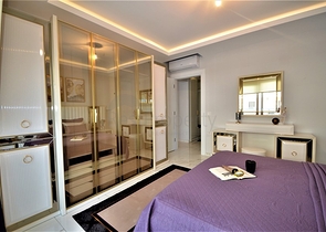 شقة فاخرة من تصميم  غرفة وصالة مؤثثة ضمن مجمع خمس نجوم في مهموتلار / الانيا 