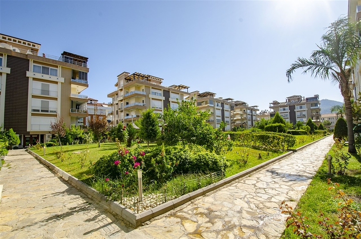 شقة دوبلكس 5 + 1 مع الأثاث في ليمان كونيالتي