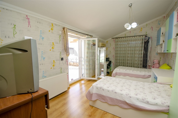 شقة دوبلكس 5 + 1 مع الأثاث في ليمان كونيالتي