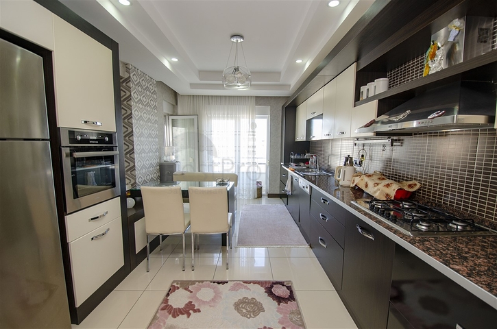 شقة دوبلكس 5 + 1 مع الأثاث في ليمان كونيالتي