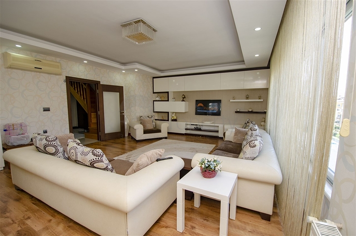 شقة دوبلكس 5 + 1 مع الأثاث في ليمان كونيالتي