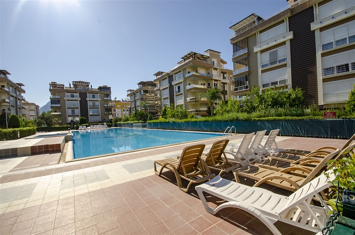 شقة دوبلكس 5 + 1 مع الأثاث في ليمان كونيالتي