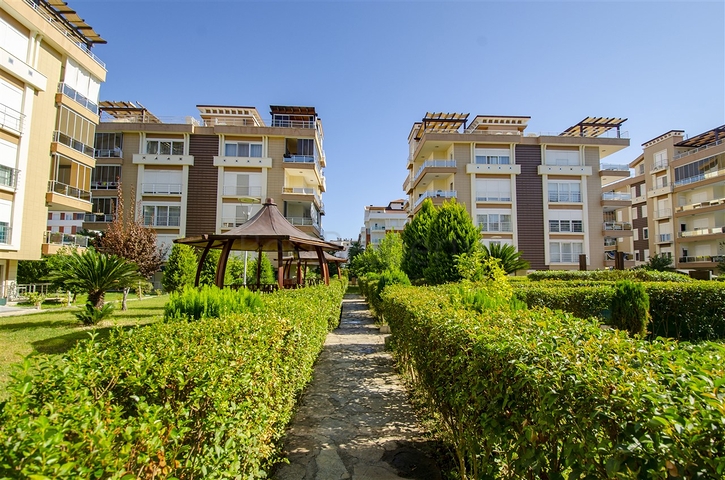 شقة دوبلكس 5 + 1 مع الأثاث في ليمان كونيالتي