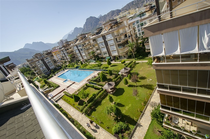 شقة دوبلكس 5 + 1 مع الأثاث في ليمان كونيالتي