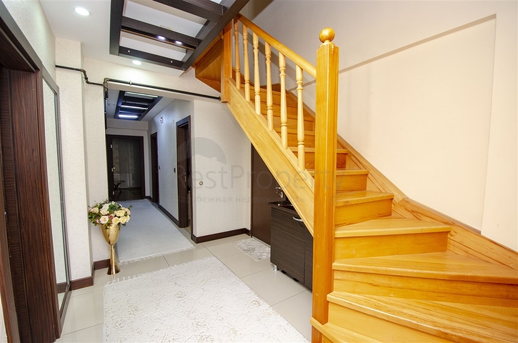 شقة دوبلكس 5 + 1 مع الأثاث في ليمان كونيالتي