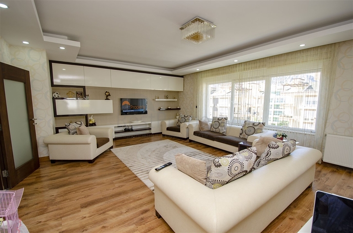 شقة دوبلكس 5 + 1 مع الأثاث في ليمان كونيالتي