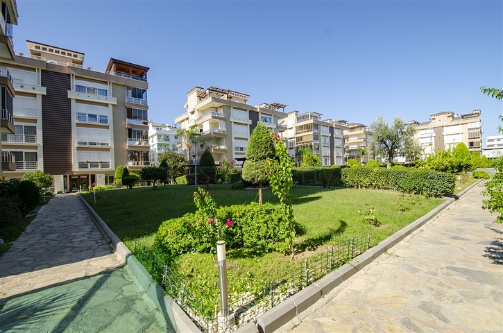 شقة دوبلكس 5 + 1 مع الأثاث في ليمان كونيالتي