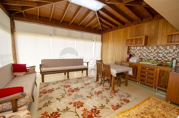 شقة دوبلكس 5 + 1 مع الأثاث في ليمان كونيالتي