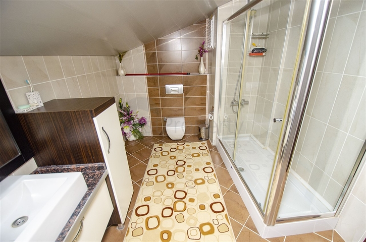 شقة دوبلكس 5 + 1 مع الأثاث في ليمان كونيالتي