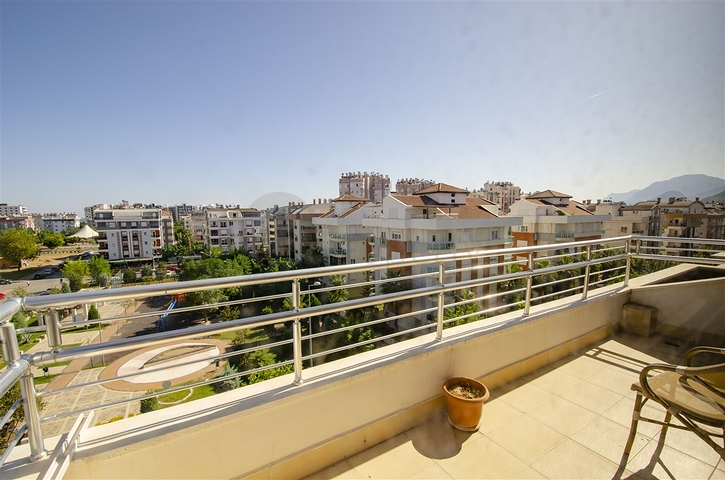 شقة دوبلكس 5 + 1 مع الأثاث في ليمان كونيالتي