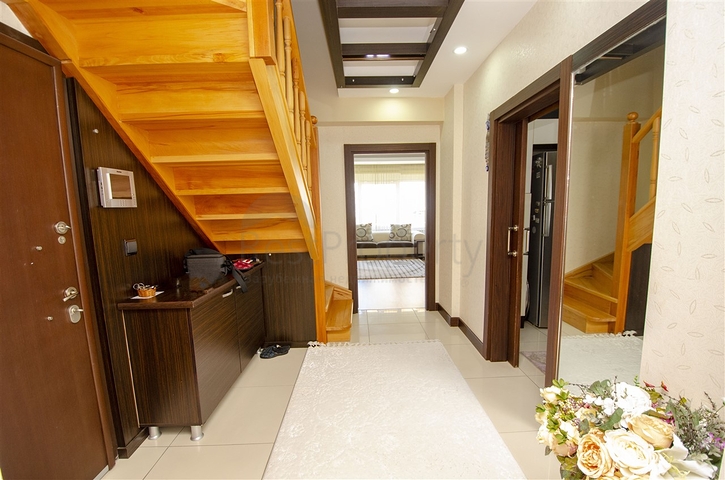 شقة دوبلكس 5 + 1 مع الأثاث في ليمان كونيالتي