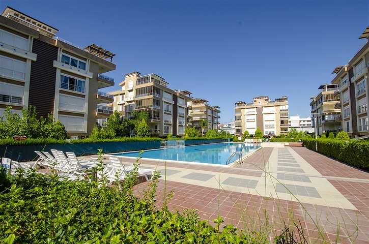 شقة دوبلكس 5 + 1 مع الأثاث في ليمان كونيالتي