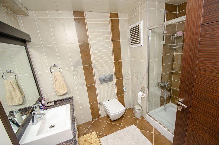 شقة دوبلكس 5 + 1 مع الأثاث في ليمان كونيالتي