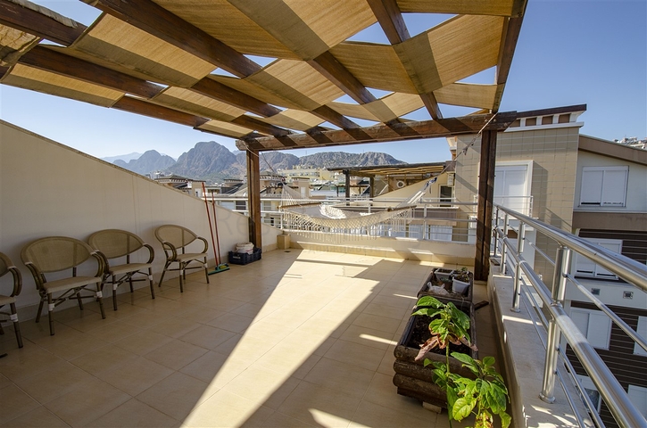 شقة دوبلكس 5 + 1 مع الأثاث في ليمان كونيالتي