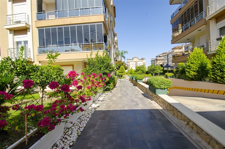 شقة دوبلكس 5 + 1 مع الأثاث في ليمان كونيالتي