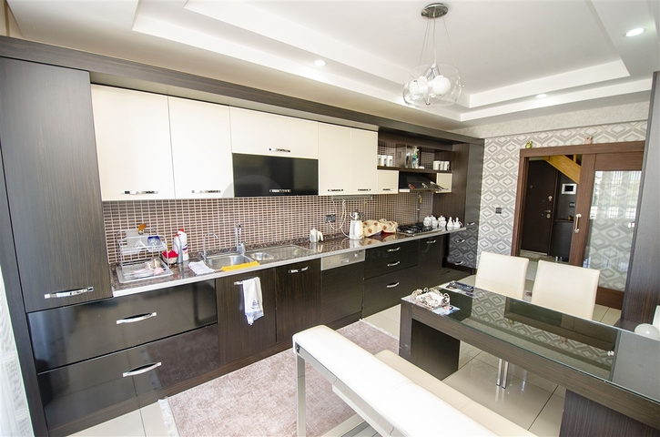 شقة دوبلكس 5 + 1 مع الأثاث في ليمان كونيالتي