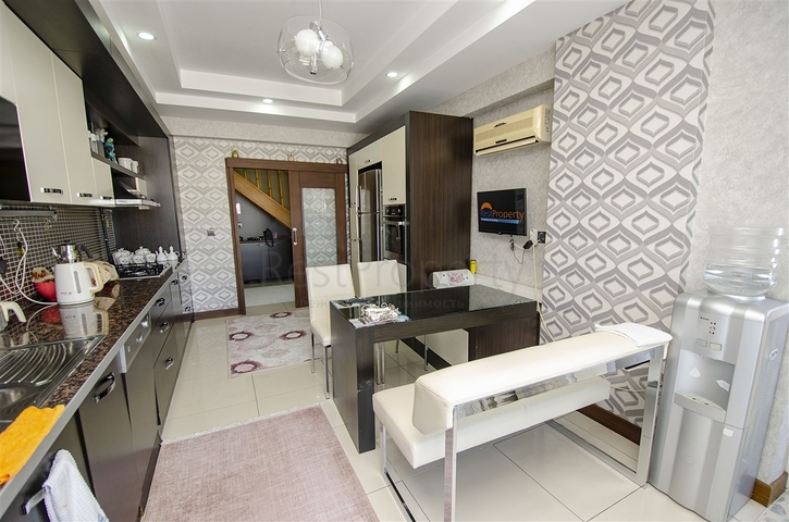 شقة دوبلكس 5 + 1 مع الأثاث في ليمان كونيالتي