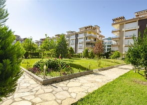 شقة دوبلكس 5 + 1 مع الأثاث في ليمان كونيالتي