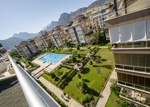 شقة دوبلكس 5 + 1 مع الأثاث في ليمان كونيالتي