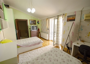 شقة دوبلكس 5 + 1 مع الأثاث في ليمان كونيالتي