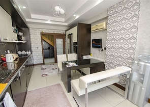 شقة دوبلكس 5 + 1 مع الأثاث في ليمان كونيالتي