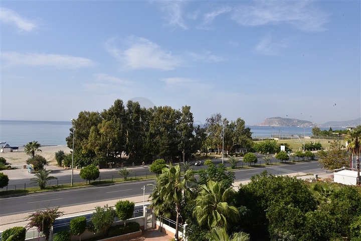 اطلالة بحر مباشرة - شقة مفروشة ضمن مجمع سكني حديث في كاستل / الانيا 