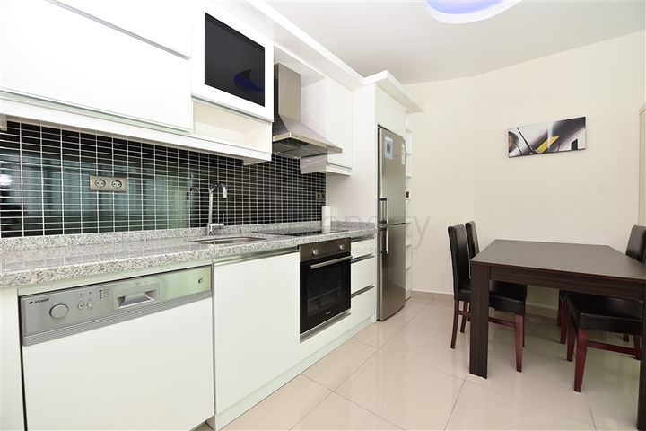 اطلالة بحر مباشرة - شقة مفروشة ضمن مجمع سكني حديث في كاستل / الانيا 