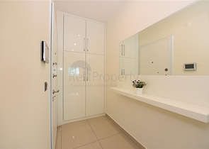 اطلالة بحر مباشرة - شقة مفروشة ضمن مجمع سكني حديث في كاستل / الانيا 