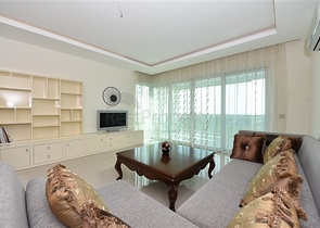 اطلالة بحر مباشرة - شقة مفروشة ضمن مجمع سكني حديث في كاستل / الانيا 