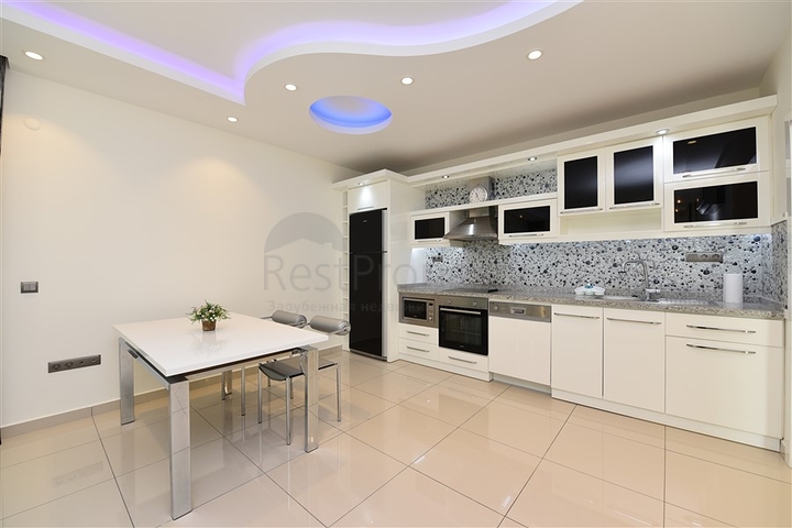 خط اول على البحر - شقة غرفتين وصالة ضمن مجمع سكني حديث في كاستل / الانيا 