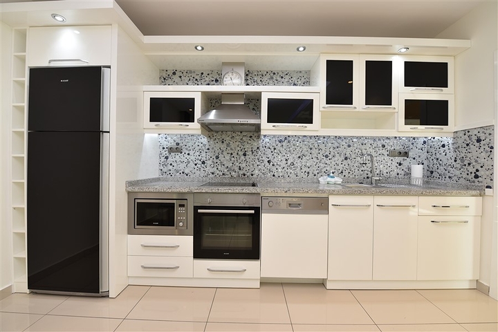 خط اول على البحر - شقة غرفتين وصالة ضمن مجمع سكني حديث في كاستل / الانيا 