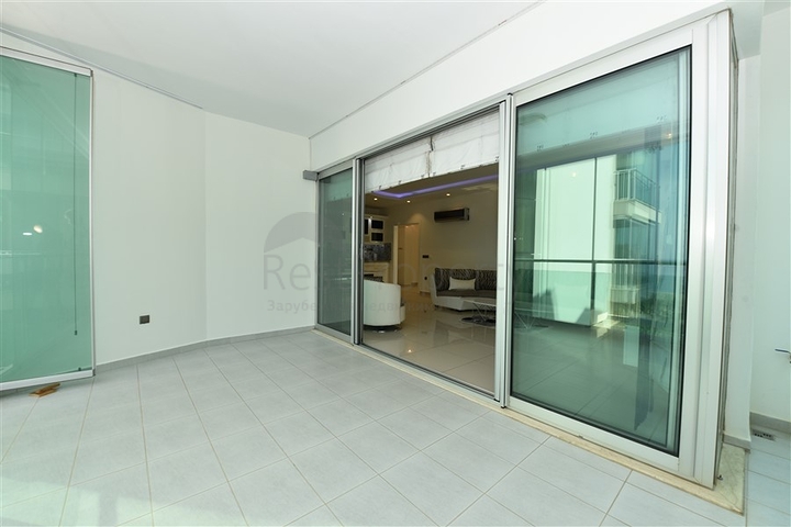 خط اول على البحر - شقة غرفتين وصالة ضمن مجمع سكني حديث في كاستل / الانيا 