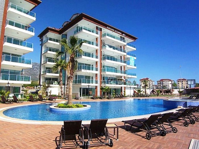 خط اول على البحر - شقة غرفتين وصالة ضمن مجمع سكني حديث في كاستل / الانيا 