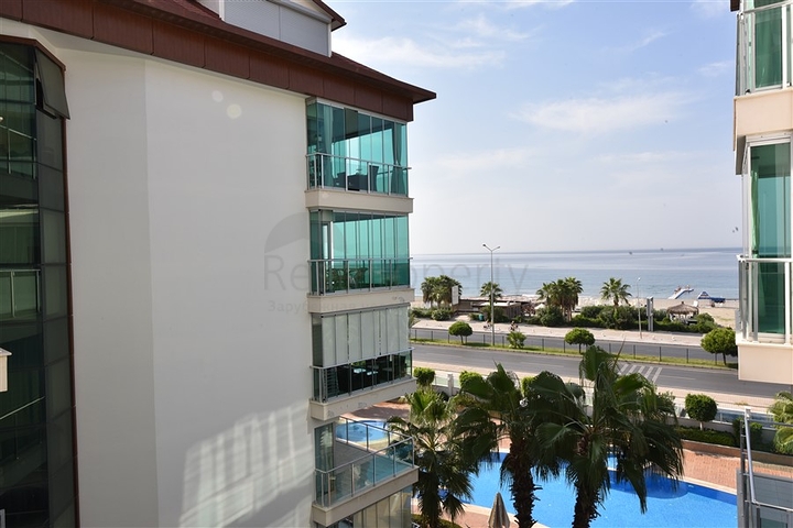 خط اول على البحر - شقة غرفتين وصالة ضمن مجمع سكني حديث في كاستل / الانيا 