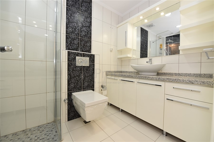 خط اول على البحر - شقة غرفتين وصالة ضمن مجمع سكني حديث في كاستل / الانيا 